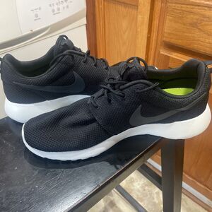 Nike Roshe Run Mens 11 Black Running Shoes Sneakers 511881-010 Gym Athletic